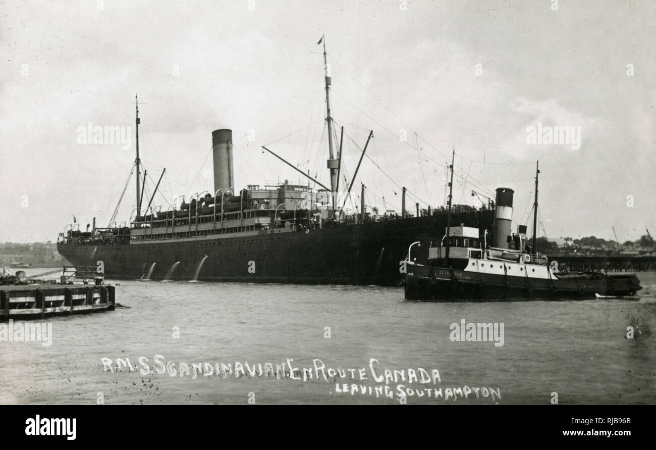 RMS Scandinavian lascia Southampton Harbour Foto Stock