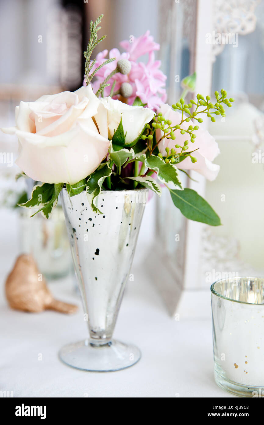 Wedding floreale con fiori rosa e bianchi - Matrimonio serie Decorazioni per la tavola Foto Stock