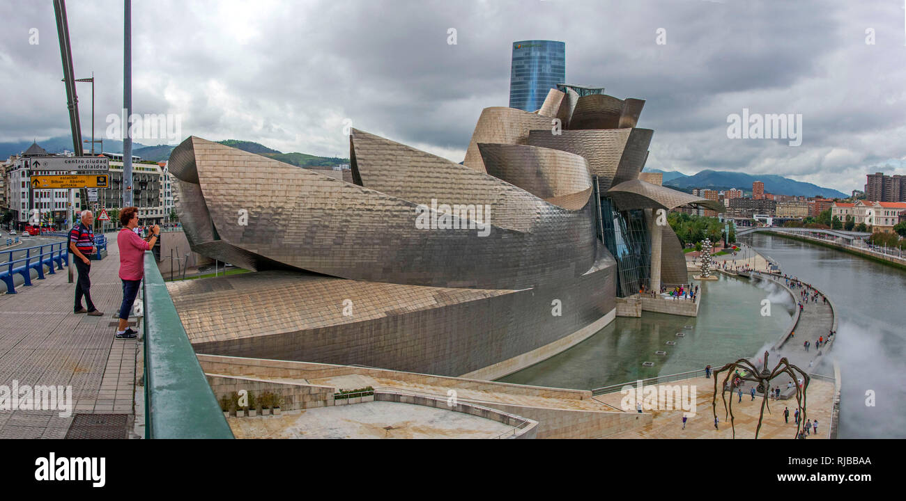 L'iconico Museo Guggenheim a Bilbao, Paesi Baschi, Spagna. Foto Stock