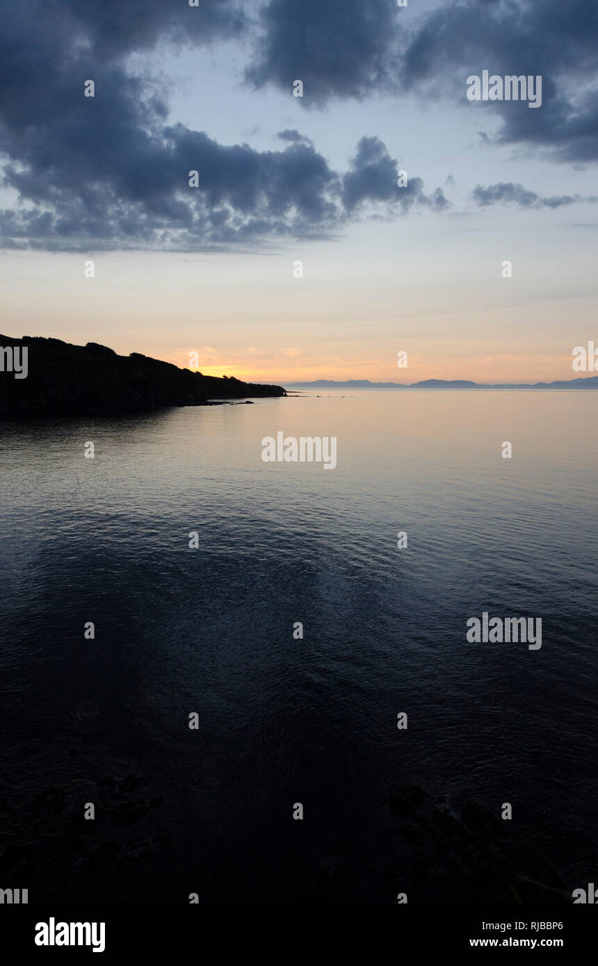 Tramonto sul mare, Titahi Bay, Wellington, Nuova Zelanda Foto Stock