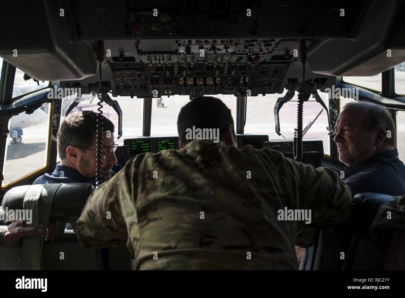 Air Force capo del personale ai leader civici ha visitato il campo Hurlburt nov. 1-3, 2016 per approfondire il concetto di Air Force Special Operations Command della missione e si impegnano con aria Commandos. Leader civico di fornire un feedback al segretario della Air Force, CSAF e Air Force alti dirigenti circa il modo in cui le missioni può essere effettuata meglio nella loro esperienza di carriera. Foto Stock