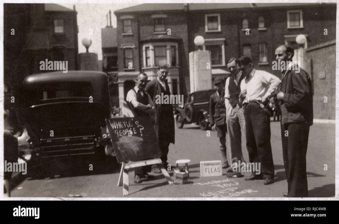Esecuzione delle pulci - Street Entertainment - North East London Foto Stock
