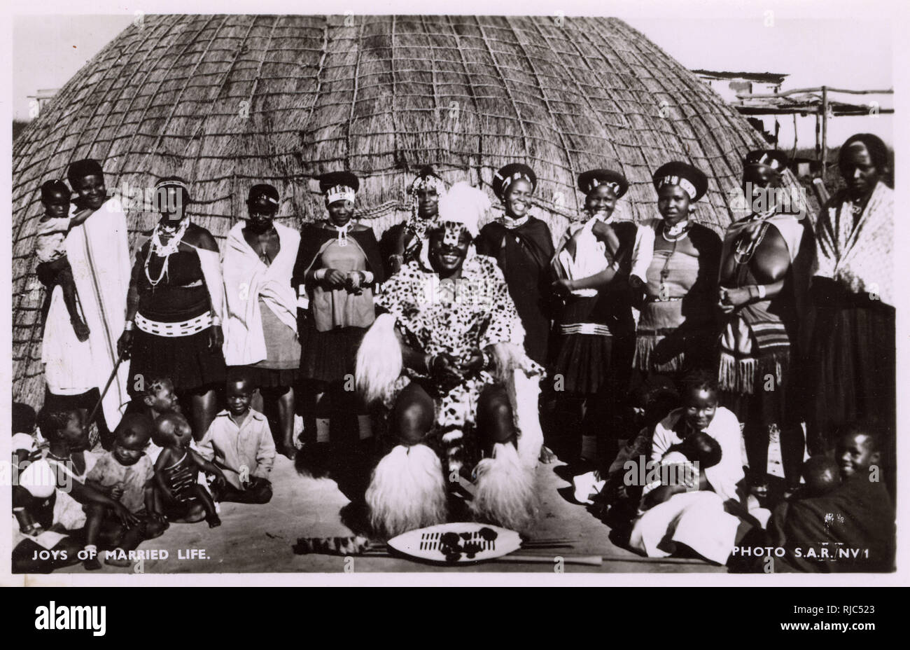 Africa Meridionale - Zulu Chieftain con le sue molte mogli Foto Stock