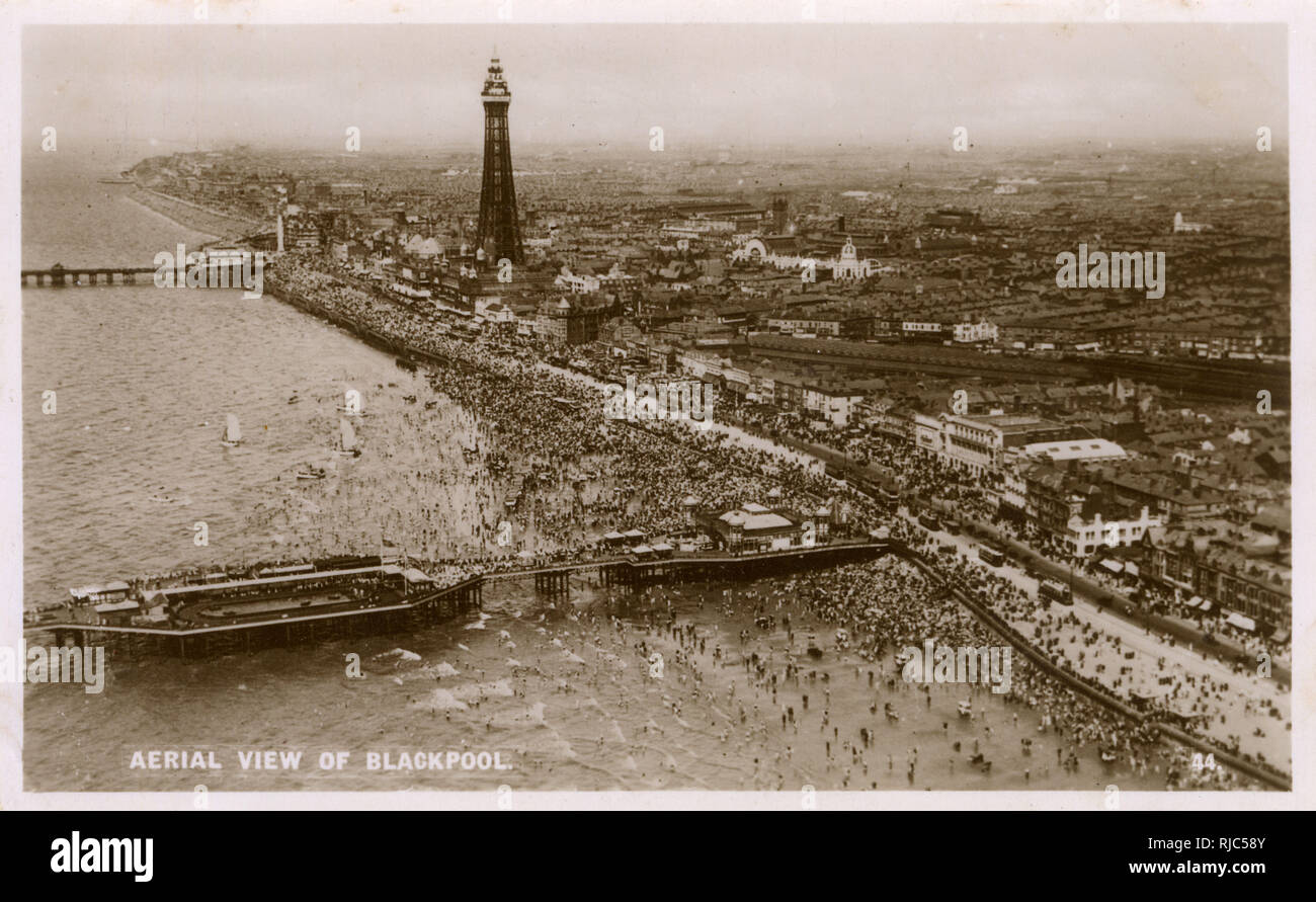 Vista aerea di Blackpool, tra cui la famosa spiaggia e la Torre Foto Stock