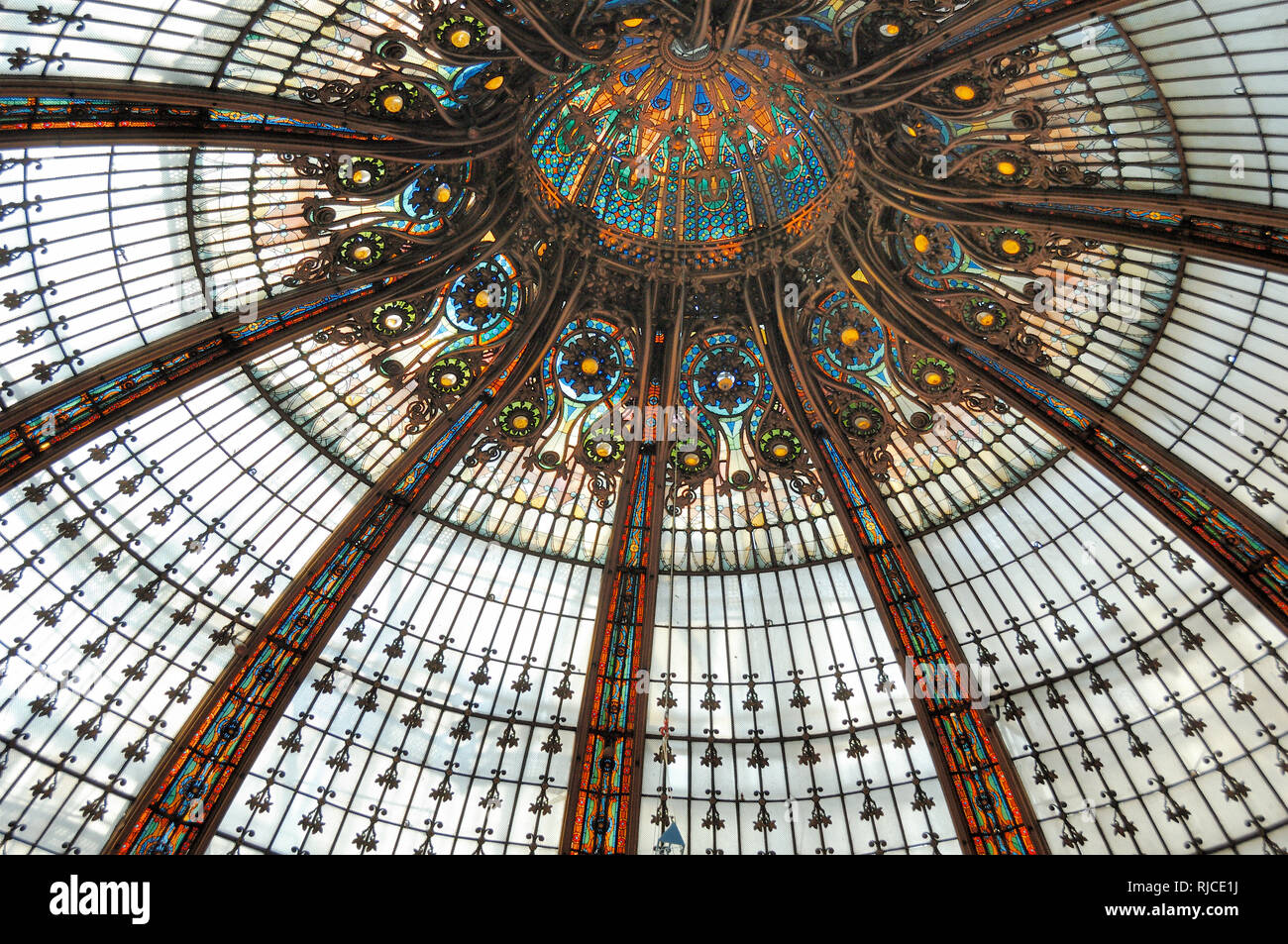 Stained-Glass cupola liberty o cupola del grande magazzino Galeries Lafayette Paris Francia France Foto Stock