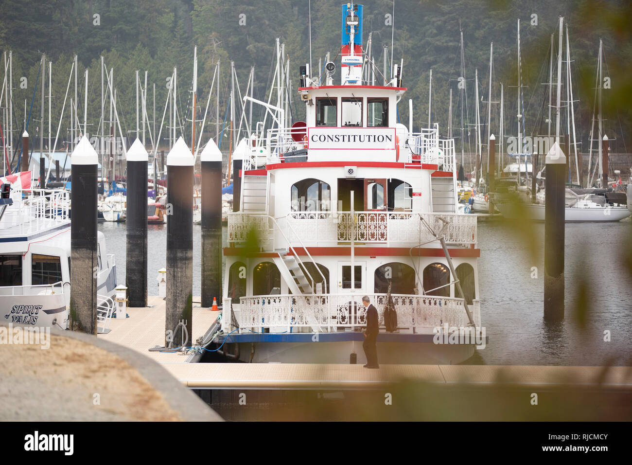 Kanada, British Columbia, Vancouver, Ausflugsschiff 'Costituzione' im Hafen Foto Stock