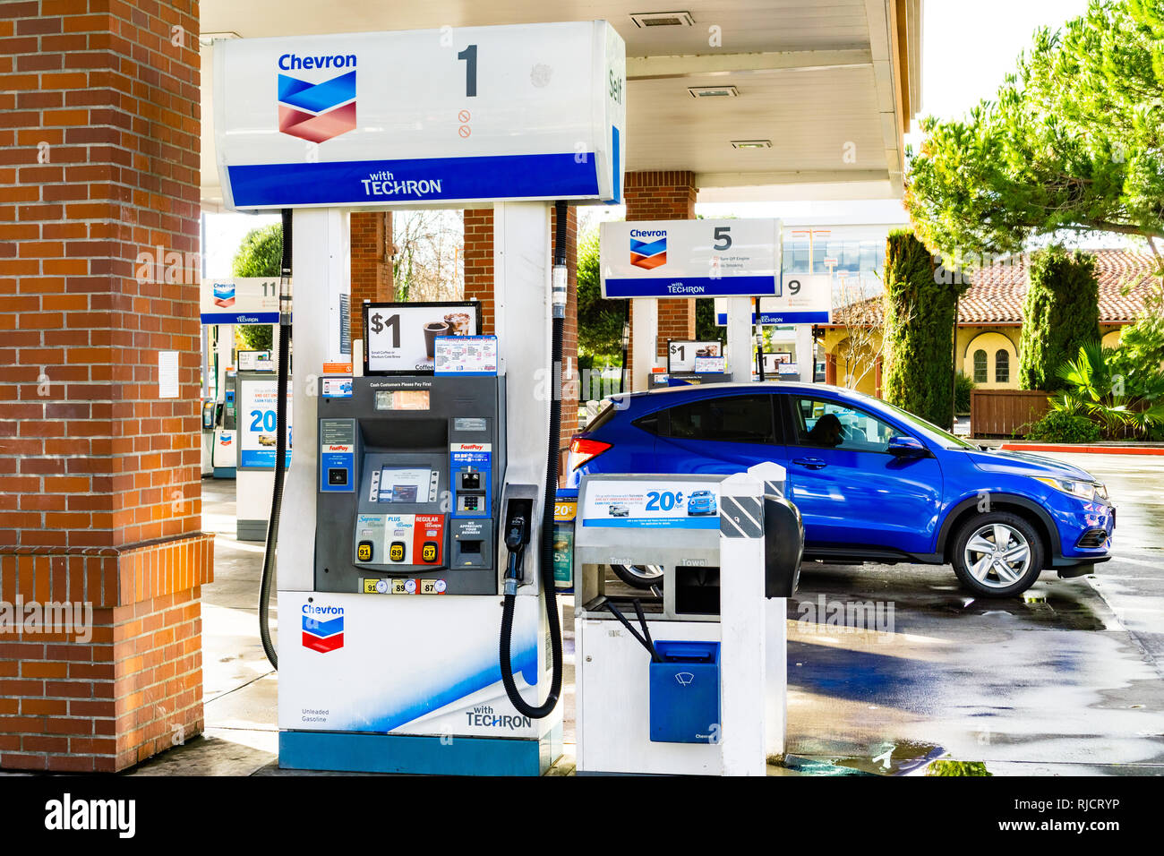 Febbraio 3, 2019 Sunnyvale / CA / STATI UNITI D'AMERICA - Chevron gas station in South San Francisco Bay Area Foto Stock