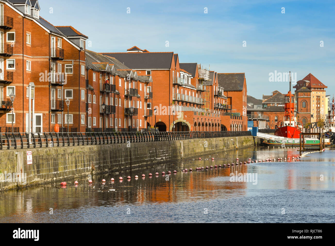 SWANSEA, GALLES - Ottobre 2018: Appartamenti con vista sulla marina a Swansea. Foto Stock