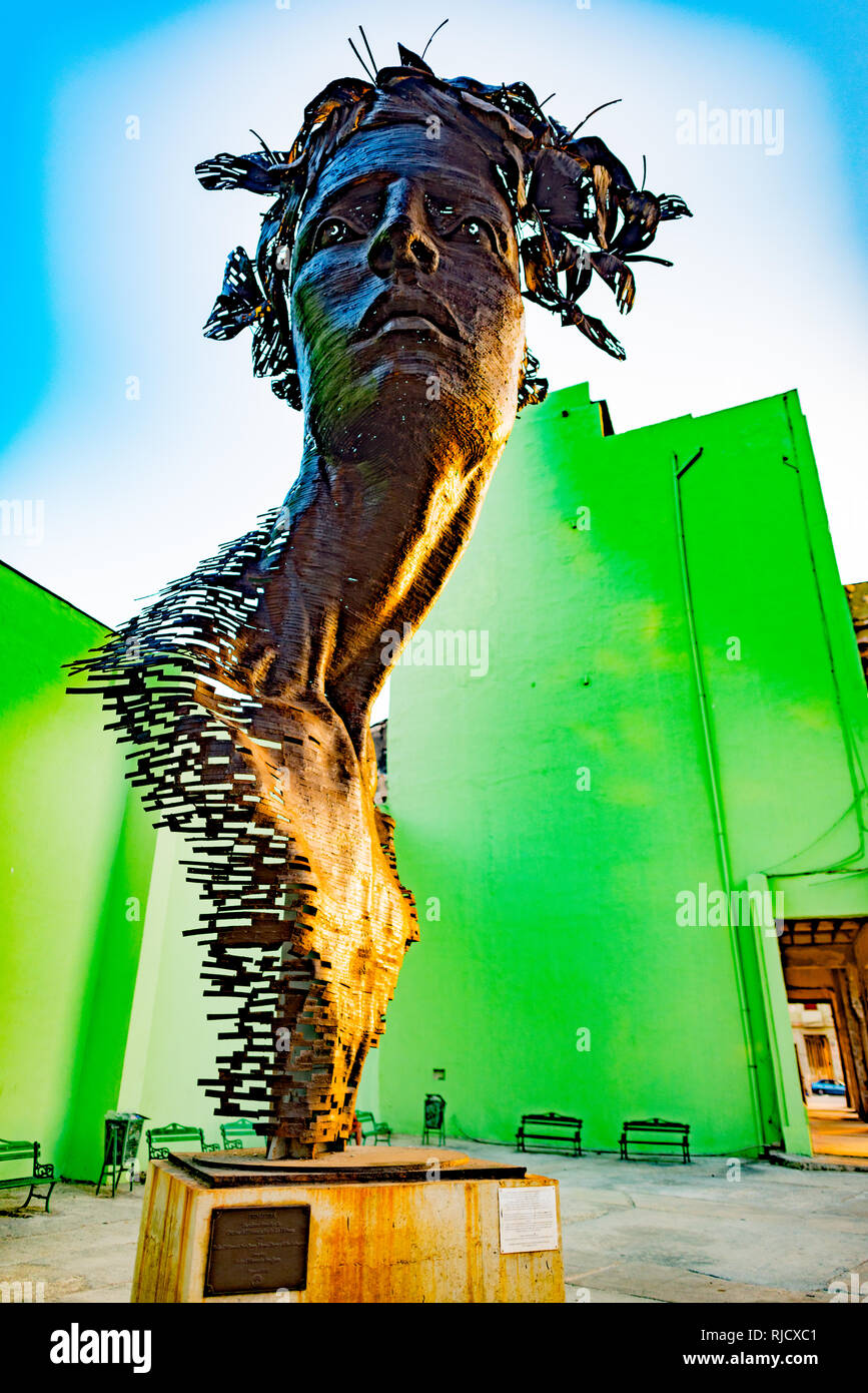 Primavera (molla) scultura di Rafael San Juan, Malecon, Havana, Cuba Foto Stock