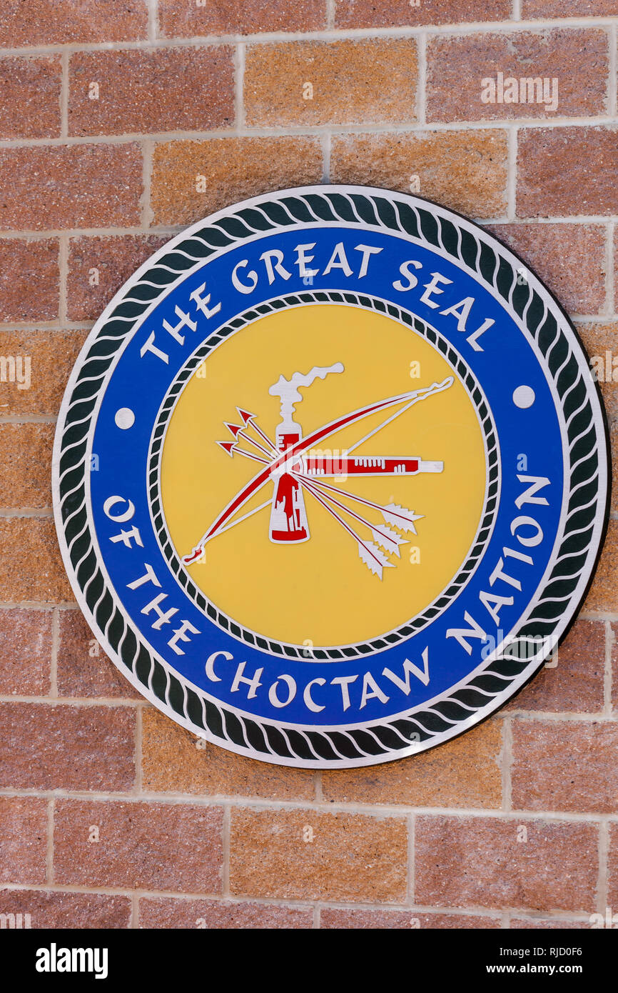 DURANT, Oklahoma - Luglio 24, 2018 - La grande tenuta della nazione Chocktaw montato su una parete di mattoni Foto Stock