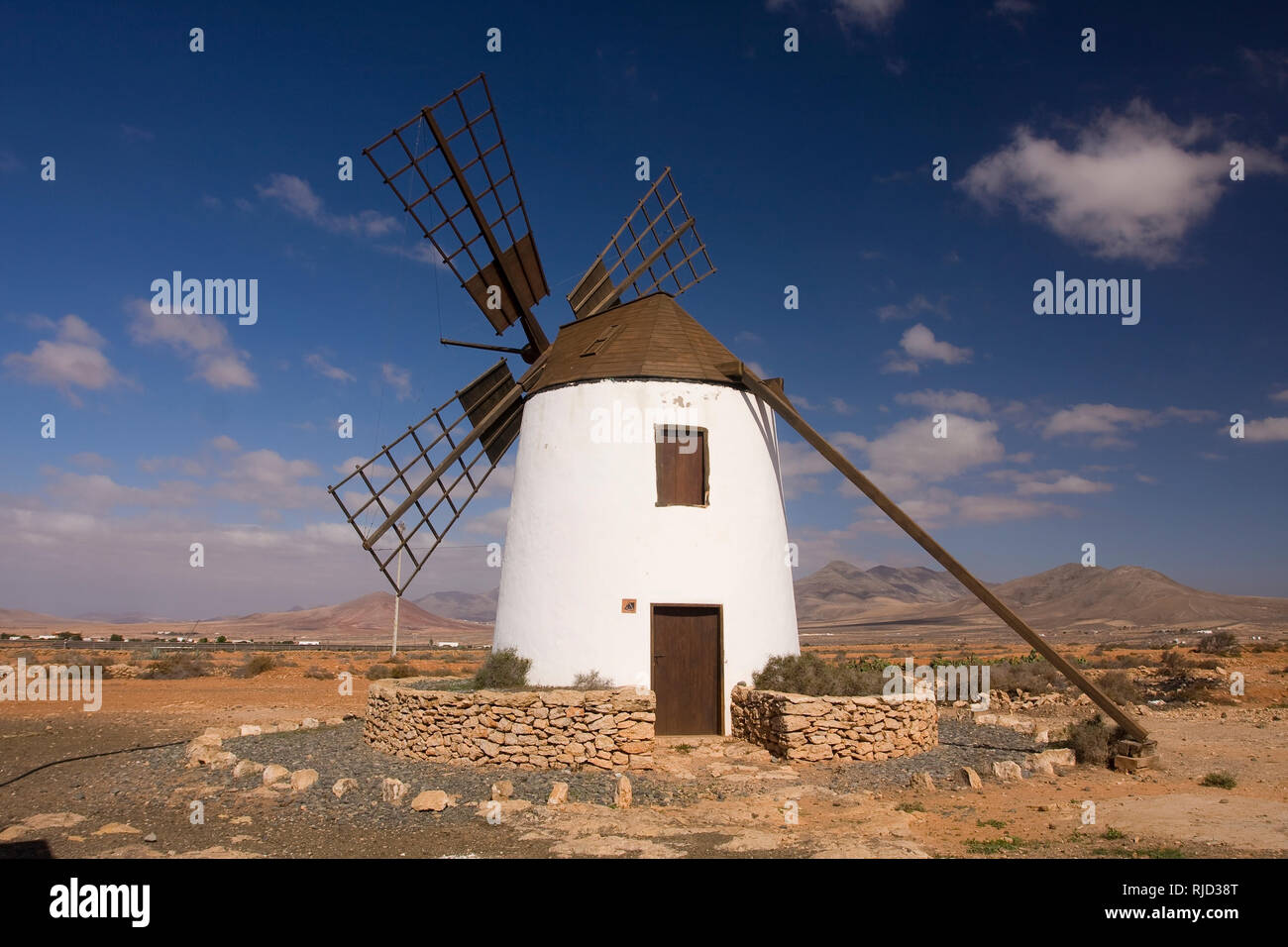 Mulino a vento vicino a Antigua, Fuerteventura, Isole Canarie, Spagna, Europa Foto Stock