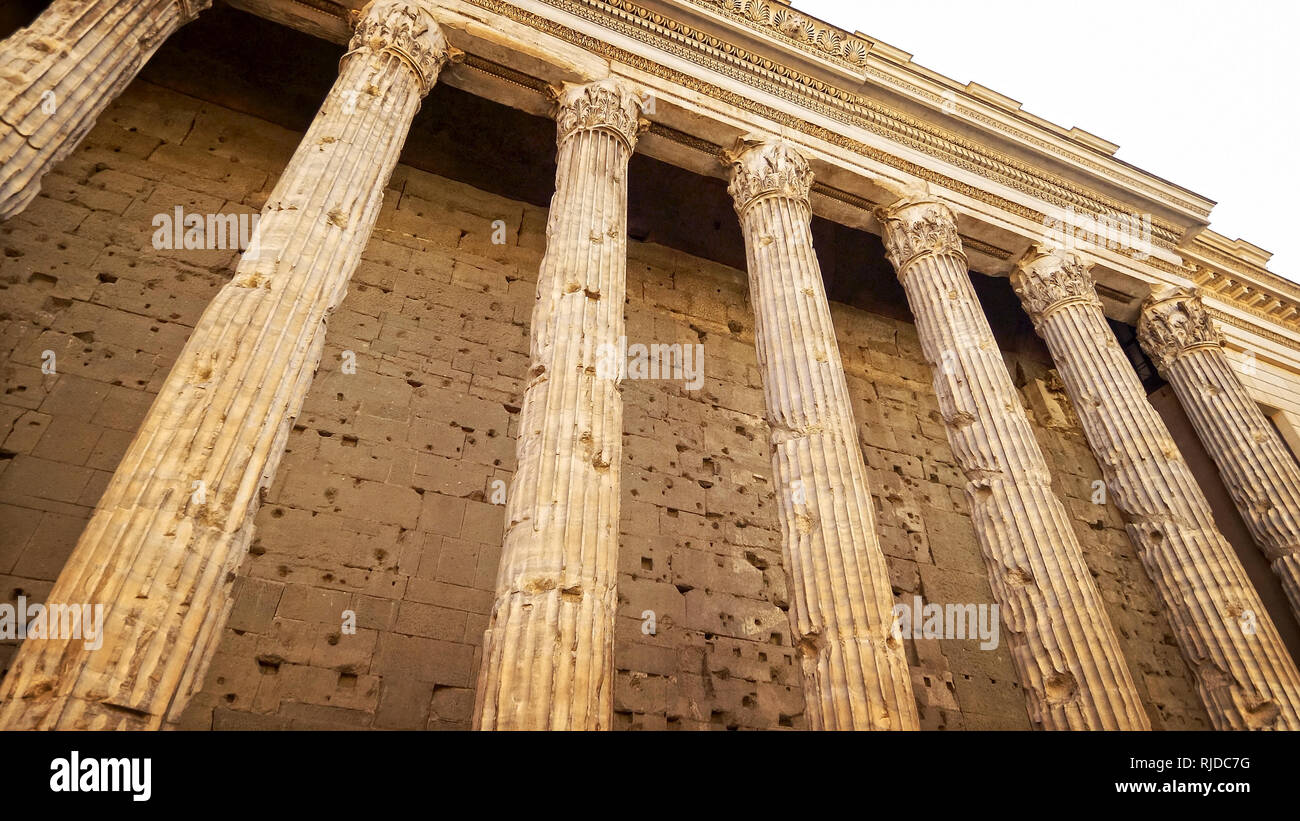 Alterò le colonne del Tempio di Adriano in Roma, Italia Foto Stock