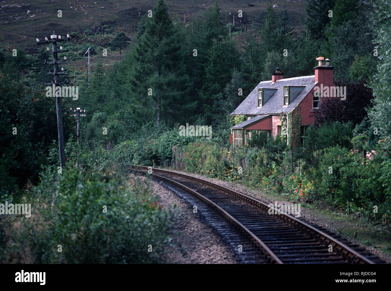 La British Rail Achnashellach station house sul Kyle of Lochalsh Line, Highlands, Scozia Foto Stock