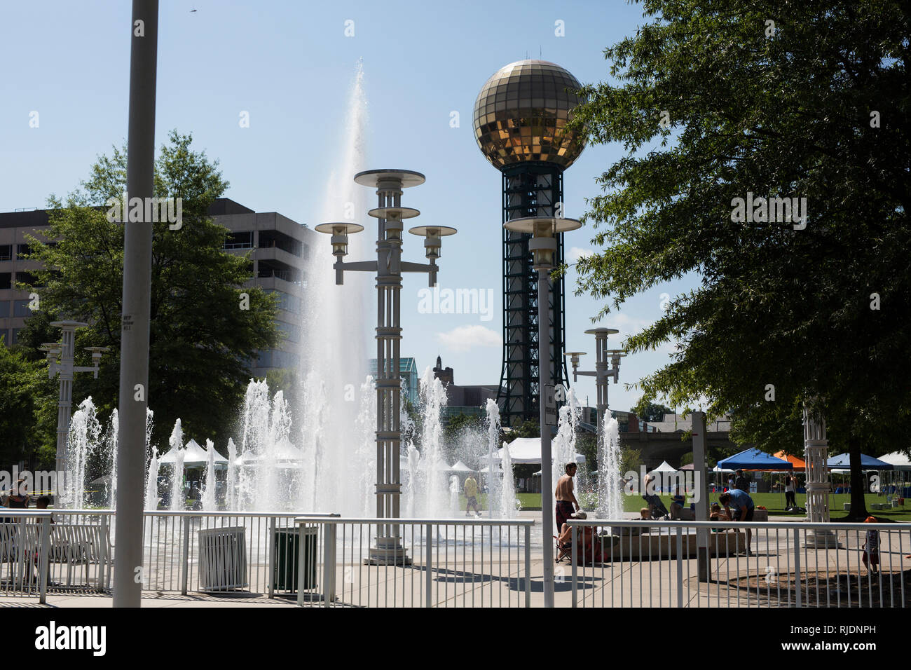 La Sunsphere e fontane a World's Fair Park a Knoxville, Tennessee, Stati Uniti d'America. Foto Stock