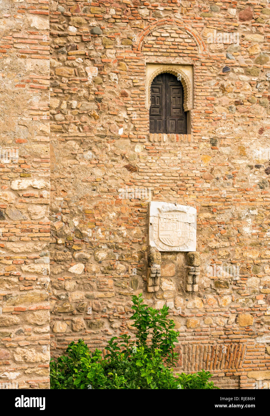 Dettaglio della muratura in pietra scolpita, Alcazaba palazzo fortificato di parete, Malaga, Andalusia, Spagna Foto Stock