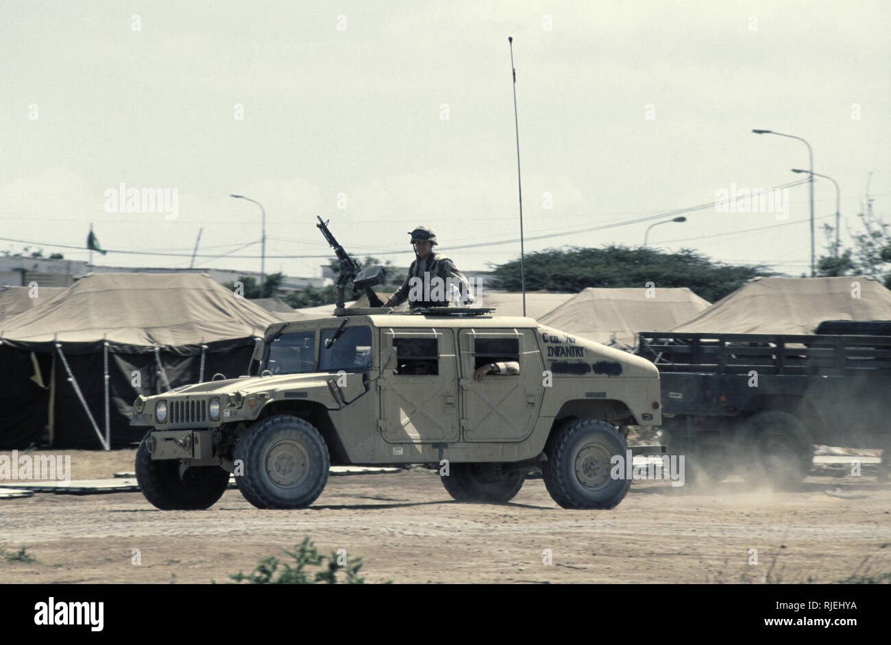 Il 16 ottobre 1993 A U.S. Esercito di Humvee C Company 1/87 all'interno della sede UNOSOM di Mogadiscio, Somalia. Foto Stock