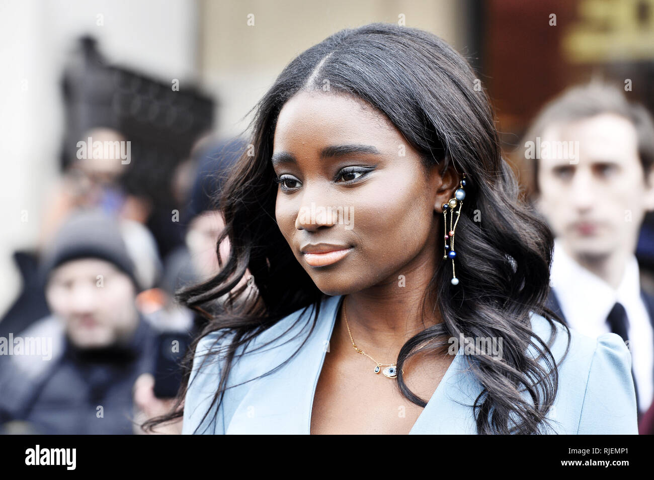 Karidja Touré alla settimana della moda di Parigi - Haute Couture Primavera/Estate  2019/2020 Foto stock - Alamy