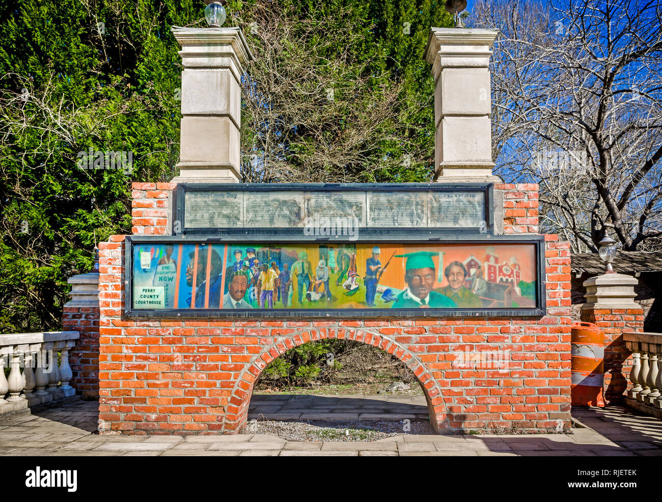 Un dipinto con momenti chiave del movimento per i diritti civili è visualizzato in corrispondenza dei diritti civili Memorial Park, Febbraio 7, 2015, in Selma, Alabama. Foto Stock