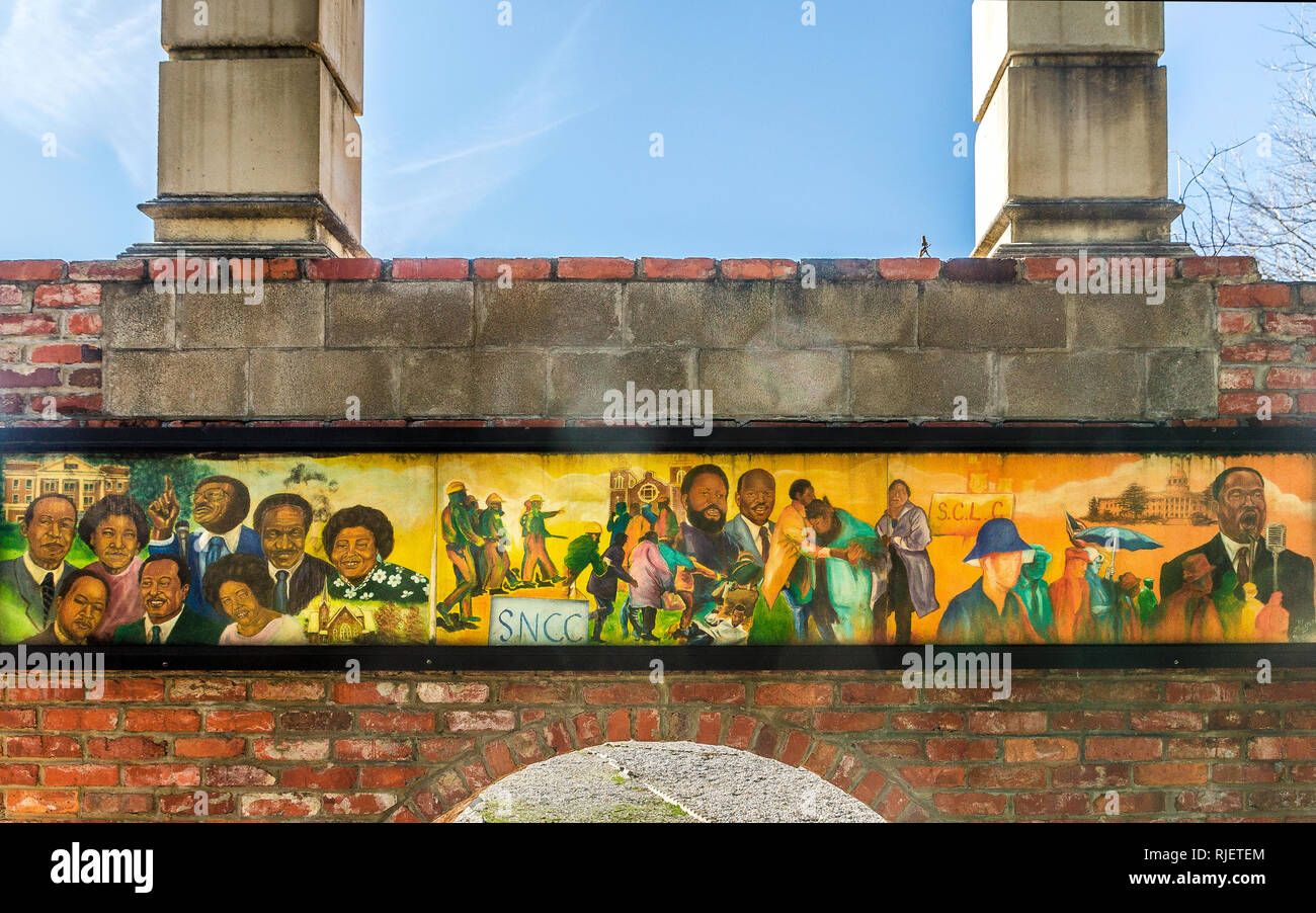 Un dipinto di vetrine momenti chiave del movimento per i Diritti Civili a Diritti Civili Memorial Park, Febbraio 7, 2015, in Selma, Alabama. Foto Stock