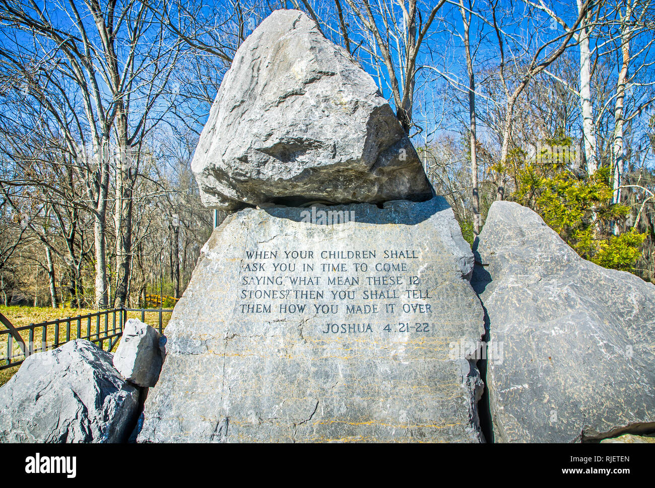 Un cumulo di pietre è visualizzato in diritti civili Memorial Park, Febbraio 7, 2015, in Selma, Alabama. Il parco è stato istituito nel 2001. Foto Stock