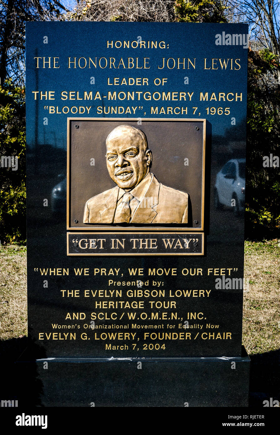 Una lapide onora i diritti civili attivista John Lewis presso i diritti civili Memorial Park, Febbraio 7, 2015, in Selma, Alabama. Foto Stock