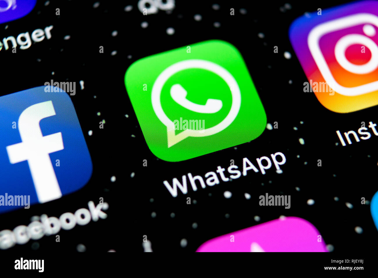 Sankt-Petersburg, Russia, 3 Febbraio 2019: Whatsapp messenger icona applicazione su Apple iPhone X lo schermo dello smartphone di close-up. Whatsapp messenger app ho Foto Stock