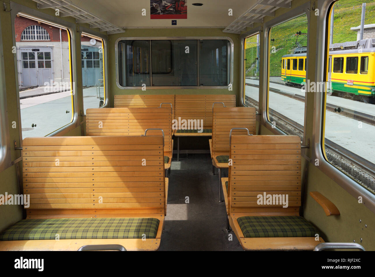 L'interno di un carro Jungfraubahn, Bernese Oberland, Svizzera Foto Stock