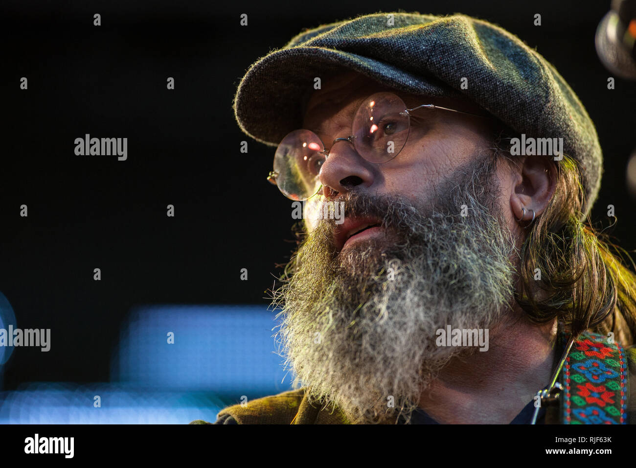 Steve Earle, il paese americano/folk cantante, musicista e cantautore, esegue un concerto dal vivo presso il Danish folk, blues e il festival della musica country Tønder Festival 2014. Danimarca, 30/08 2014. Ad eccezione della Danimarca. Foto Stock