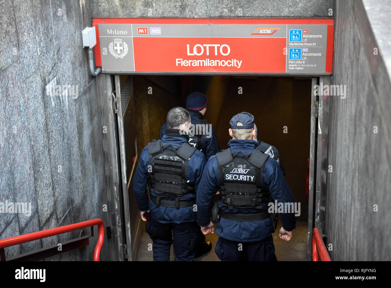 Foto di Claudio Furlan LaPresse 06-02-2019 Milano ( Italia ) Cronaca sicurezza Atm presso la fermata della metropolitana Lotto Foto Stock