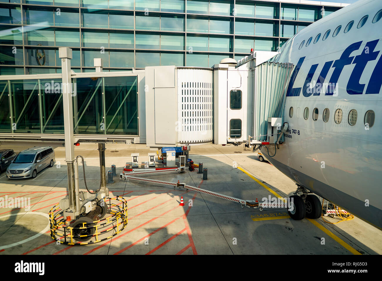 Francoforte, Germania - 13 Marzo 2016: Boeing 747-8 in aeroporto di Francoforte. L'aeroporto di Francoforte è un grande aeroporto internazionale si trova a Francoforte e th Foto Stock