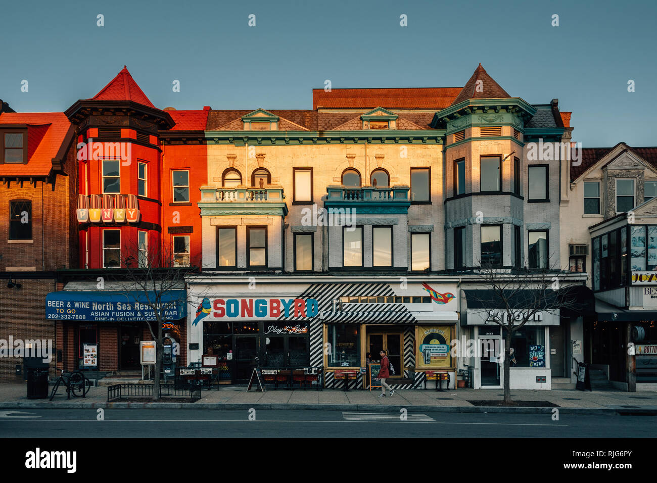 Le aziende sul diciottesimo Street, in Adams-Morgan, Washington DC Foto Stock