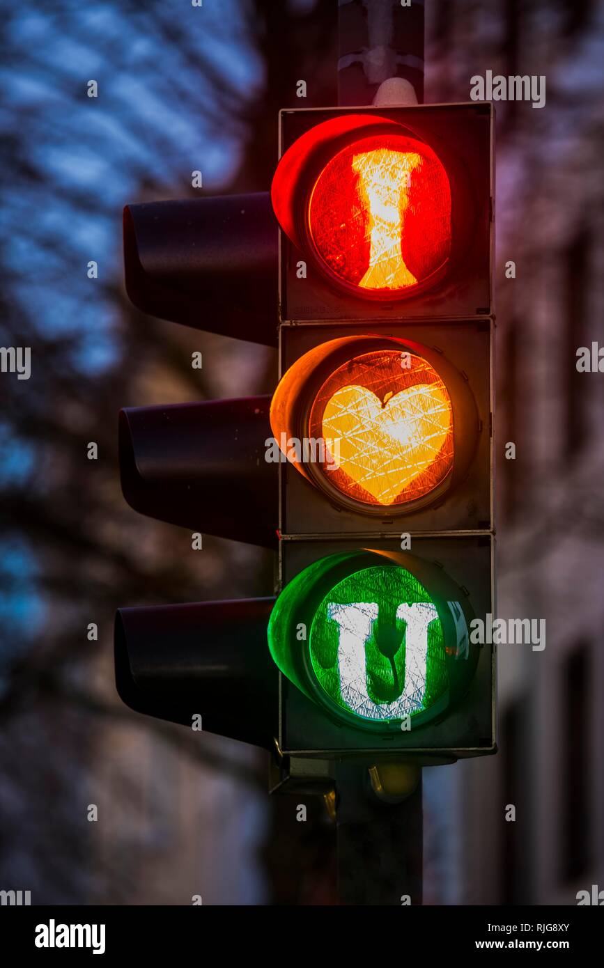 Semaforo rosso, giallo e verde, simbolo per ti amo, Germania Foto Stock