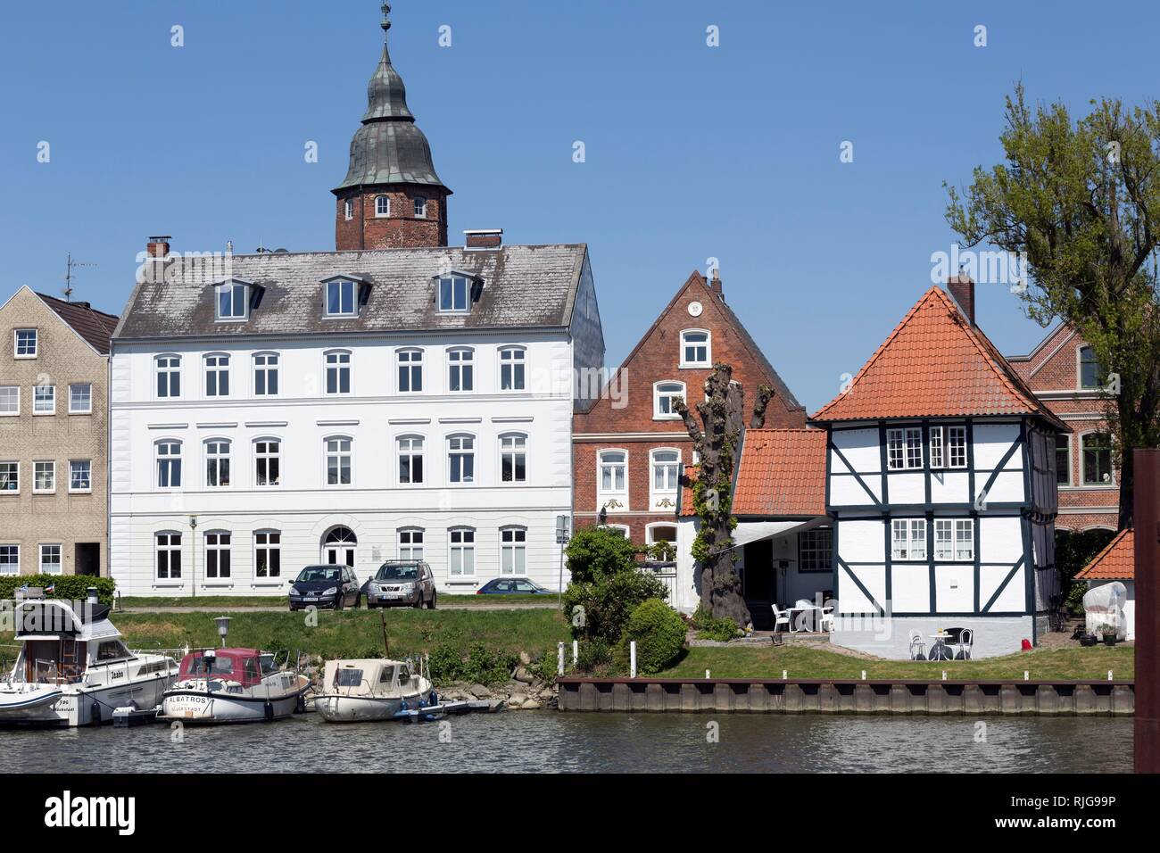 Casa Königshof, città storica casa al porto e Old Bridge House, Glückstadt, Schleswig-Holstein, Germania Foto Stock