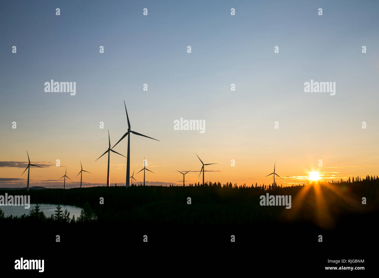 Le turbine eoliche al tramonto Foto Stock