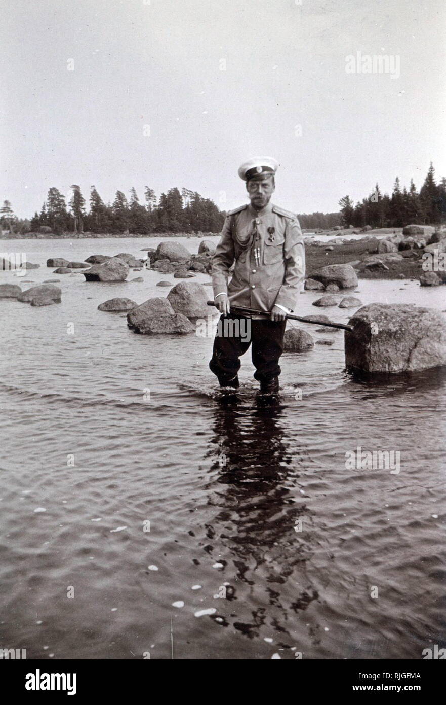 Nicholas II o Nikolai II (1868 - 17 luglio 1918), lo Zar di Russia. noto come San Nicola nella chiesa ortodossa russa, è stato l'ultimo imperatore di Russia, praticati a partire dal 1 Novembre 1894 fino alla sua abdicazione forzata il 15 marzo 1917. Il suo regno ha visto la caduta dell'impero russo da uno dei principali grandi potenze del mondo economico e militare di crollo. Foto Stock