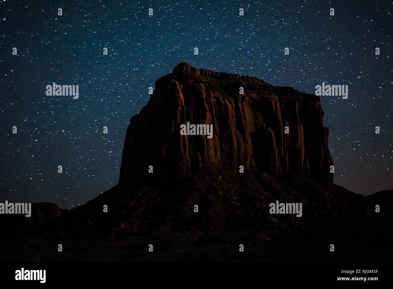 Guardare le stelle nella Monument Valley, Arizona, Stati Uniti d'America, America del Nord Foto Stock