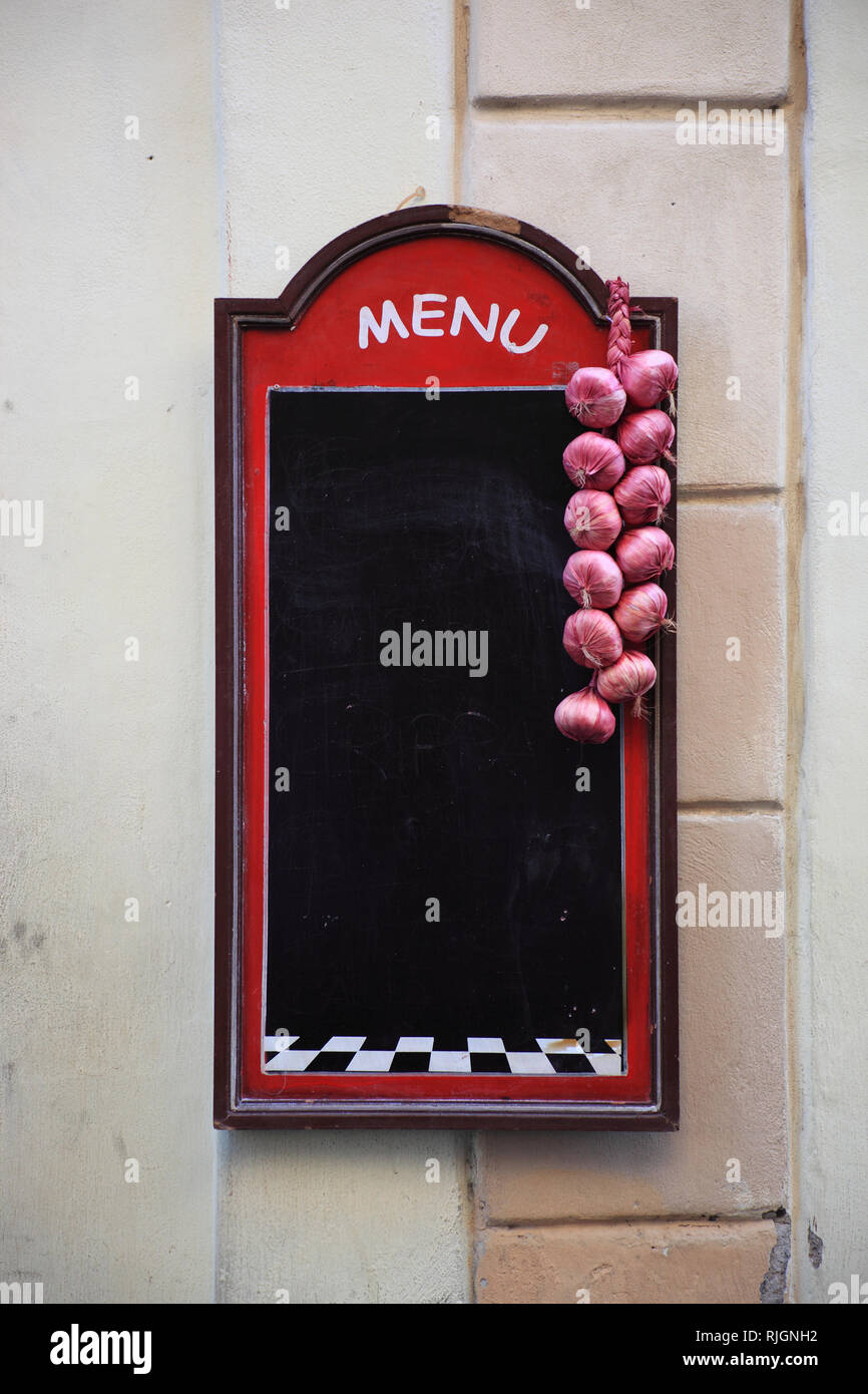 Vuoto, vuoto, non marcato scheda menu in un ristorante a Campo de' Fiori, Roma, Italia Foto Stock