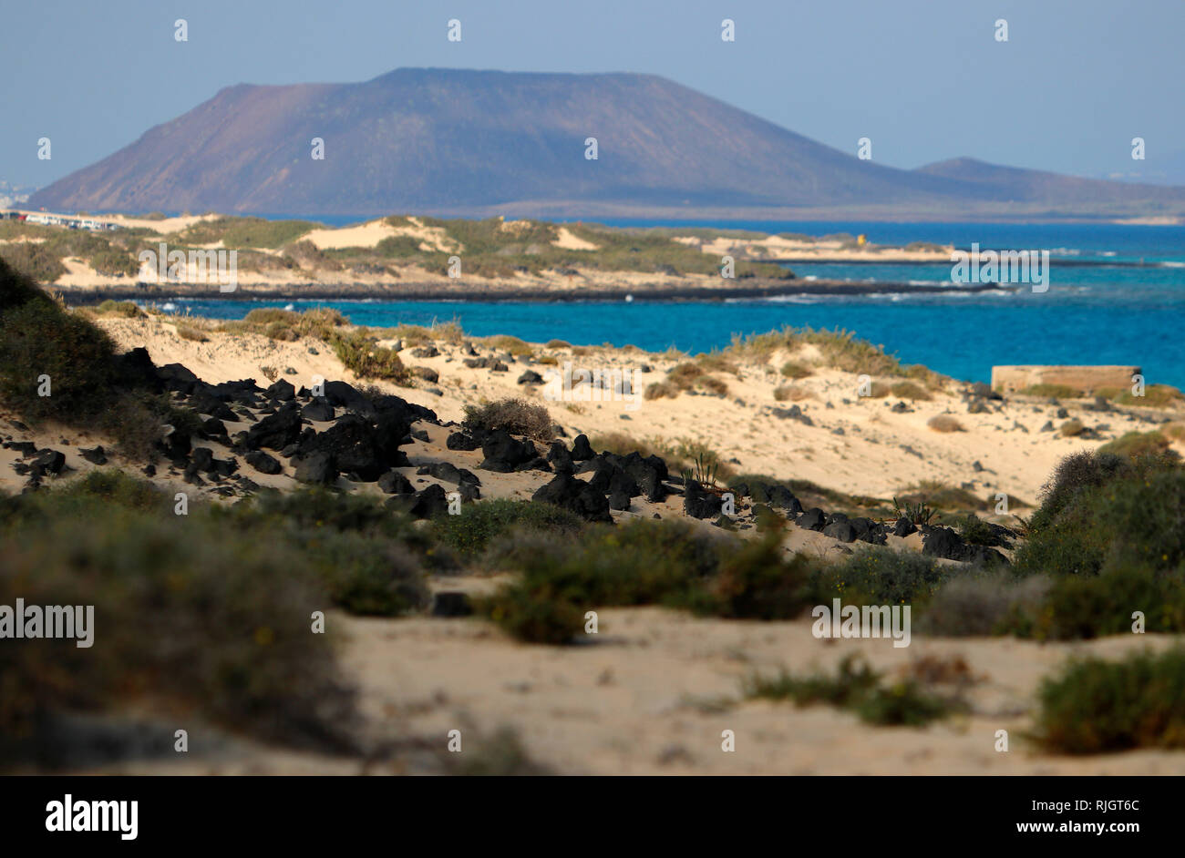 Impressionen: Atlantik, Sandduenen von Corralejo, im Hintergrund: Islote de Lobos Fuerteventura Isole Kanarische, Spanien/ dune di Corralejo, Foto Stock