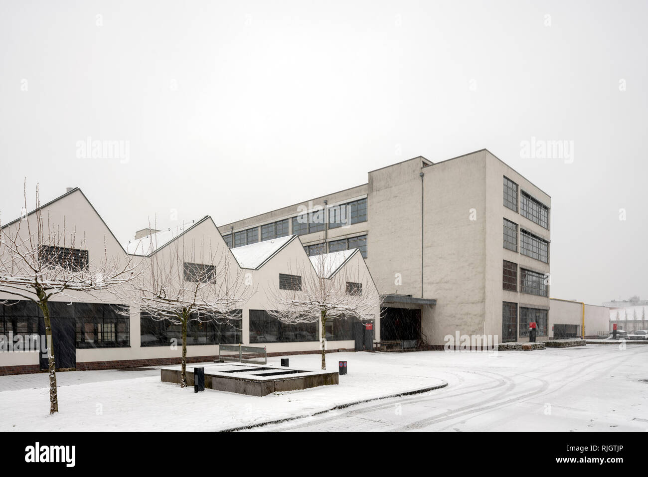 Krefeld, Vereingte Seidenweber AG 'Verseidag' von Mies van der Rohe erbaut, link Färberei mit Sheddächern und egli Gebäude Foto Stock