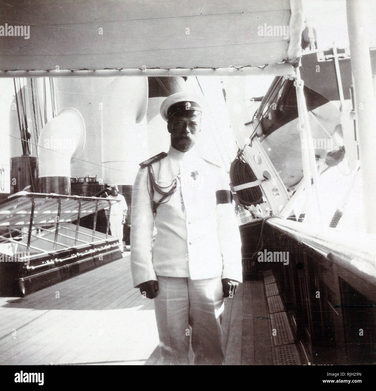 Nicholas II o Nikolai II (1868 - 17 luglio 1918), lo Zar di Russia. noto come San Nicola nella chiesa ortodossa russa, è stato l'ultimo imperatore di Russia, praticati a partire dal 1 Novembre 1894 fino alla sua abdicazione forzata il 15 marzo 1917. Il suo regno ha visto la caduta dell'impero russo da uno dei principali grandi potenze del mondo economico e militare di crollo. Foto Stock