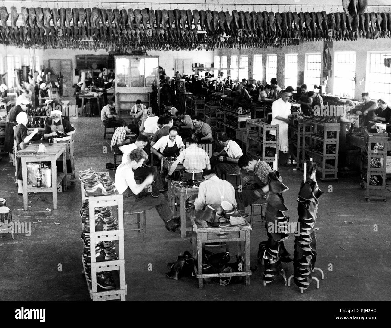 Scarpone da sci fabbrica, Italia 1956 Foto Stock