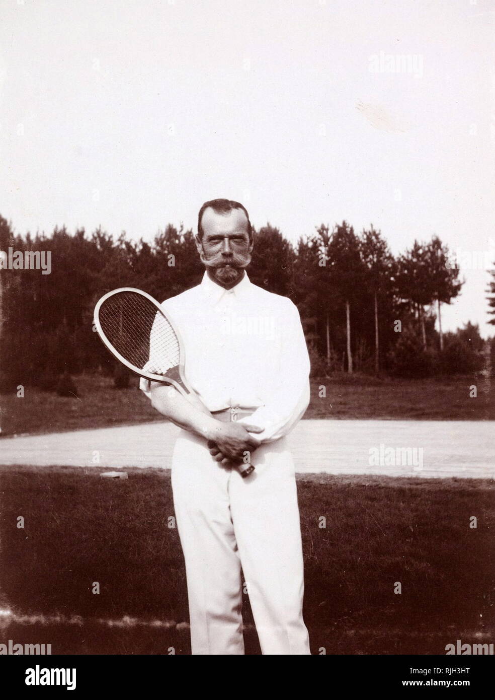 Nicholas II o Nikolai II (1868 - 17 luglio 1918), lo Zar di Russia. noto come San Nicola nella chiesa ortodossa russa, è stato l'ultimo imperatore di Russia, praticati a partire dal 1 Novembre 1894 fino alla sua abdicazione forzata il 15 marzo 1917. Il suo regno ha visto la caduta dell'impero russo da uno dei principali grandi potenze del mondo economico e militare di crollo. Foto Stock