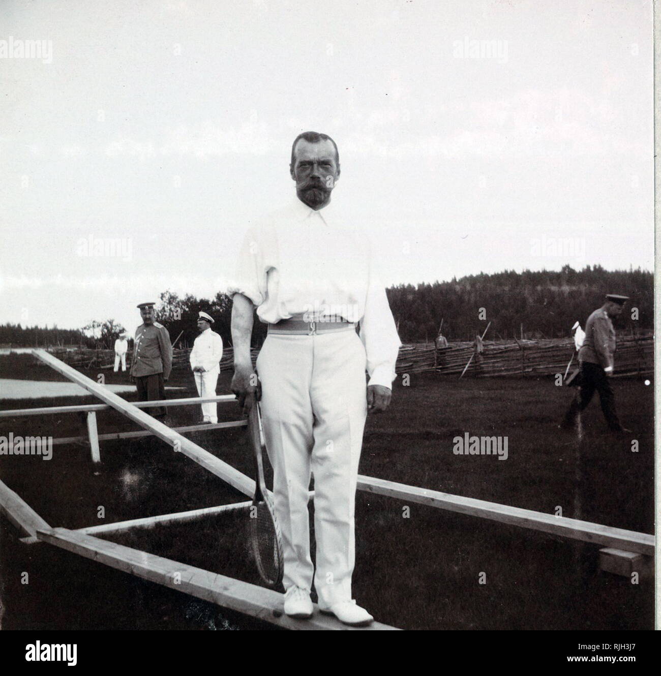 Nicholas II o Nikolai II (1868 - 17 luglio 1918), lo Zar di Russia. noto come San Nicola nella chiesa ortodossa russa, è stato l'ultimo imperatore di Russia, praticati a partire dal 1 Novembre 1894 fino alla sua abdicazione forzata il 15 marzo 1917. Il suo regno ha visto la caduta dell'impero russo da uno dei principali grandi potenze del mondo economico e militare di crollo. Foto Stock