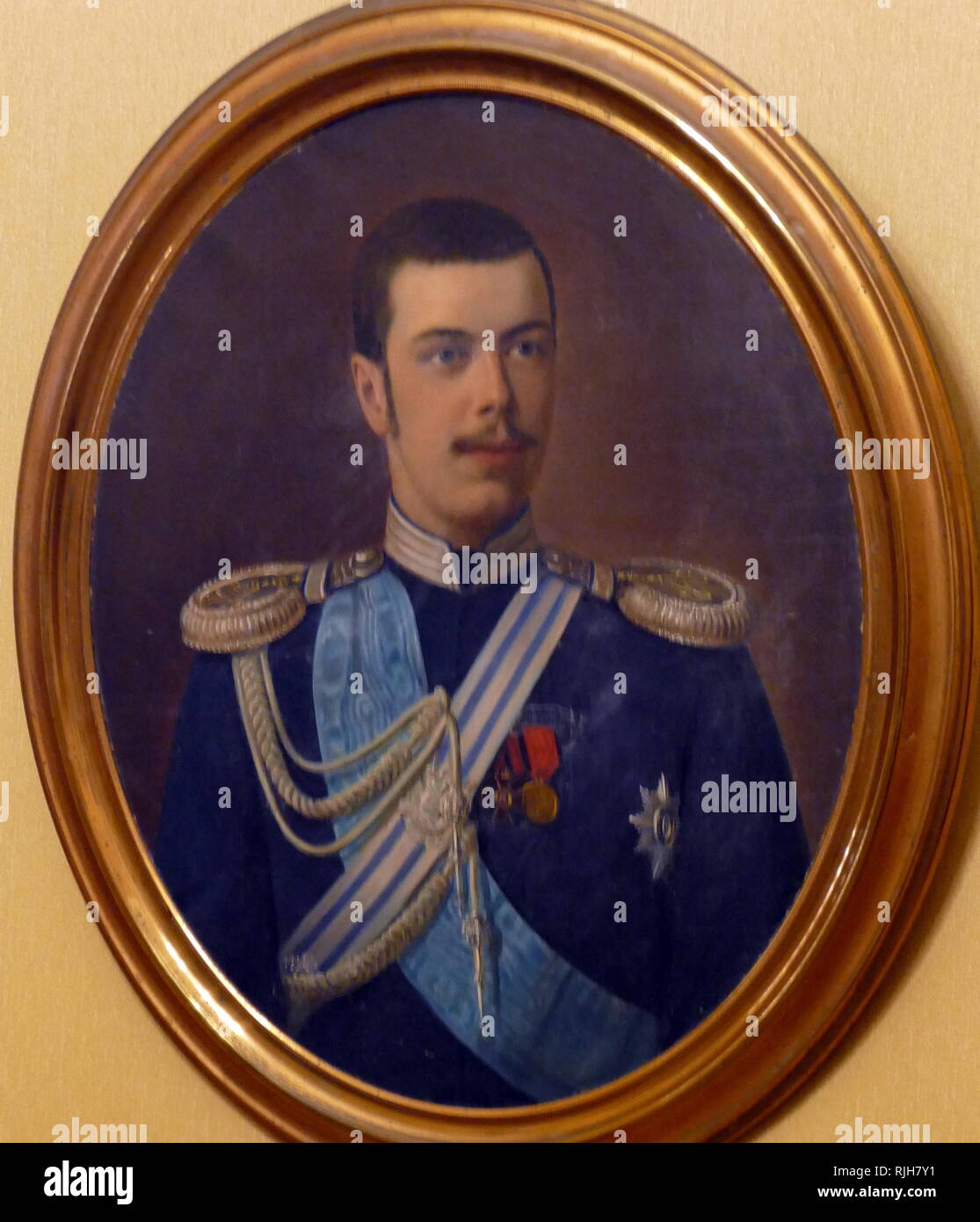Nicholas II come Tsarevich (più tardi lo Zar di Russia). 1889. Nicholas II o Nikolai II (1868 - 17 luglio 1918), lo Zar di Russia. noto come San Nicola nella chiesa ortodossa russa, è stato l'ultimo imperatore di Russia, praticati a partire dal 1 Novembre 1894 fino alla sua abdicazione forzata il 15 marzo 1917. Il suo regno ha visto la caduta dell'impero russo da uno dei principali grandi potenze del mondo economico e militare di crollo. Foto Stock