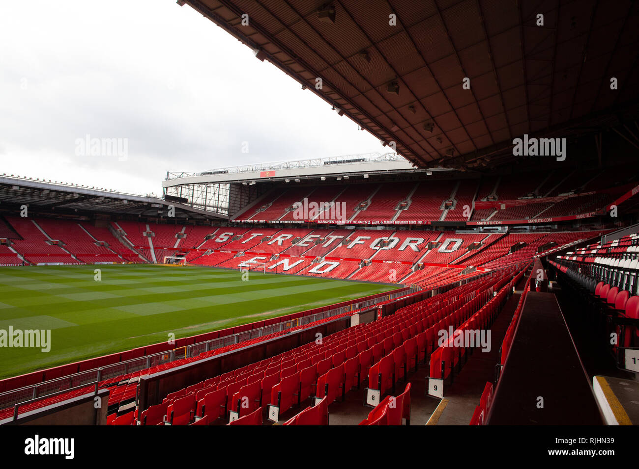 Vista interna del Old Trafford allo stadio di calcio del Manchester United "Teatro dei sogni" su un non match day Foto Stock