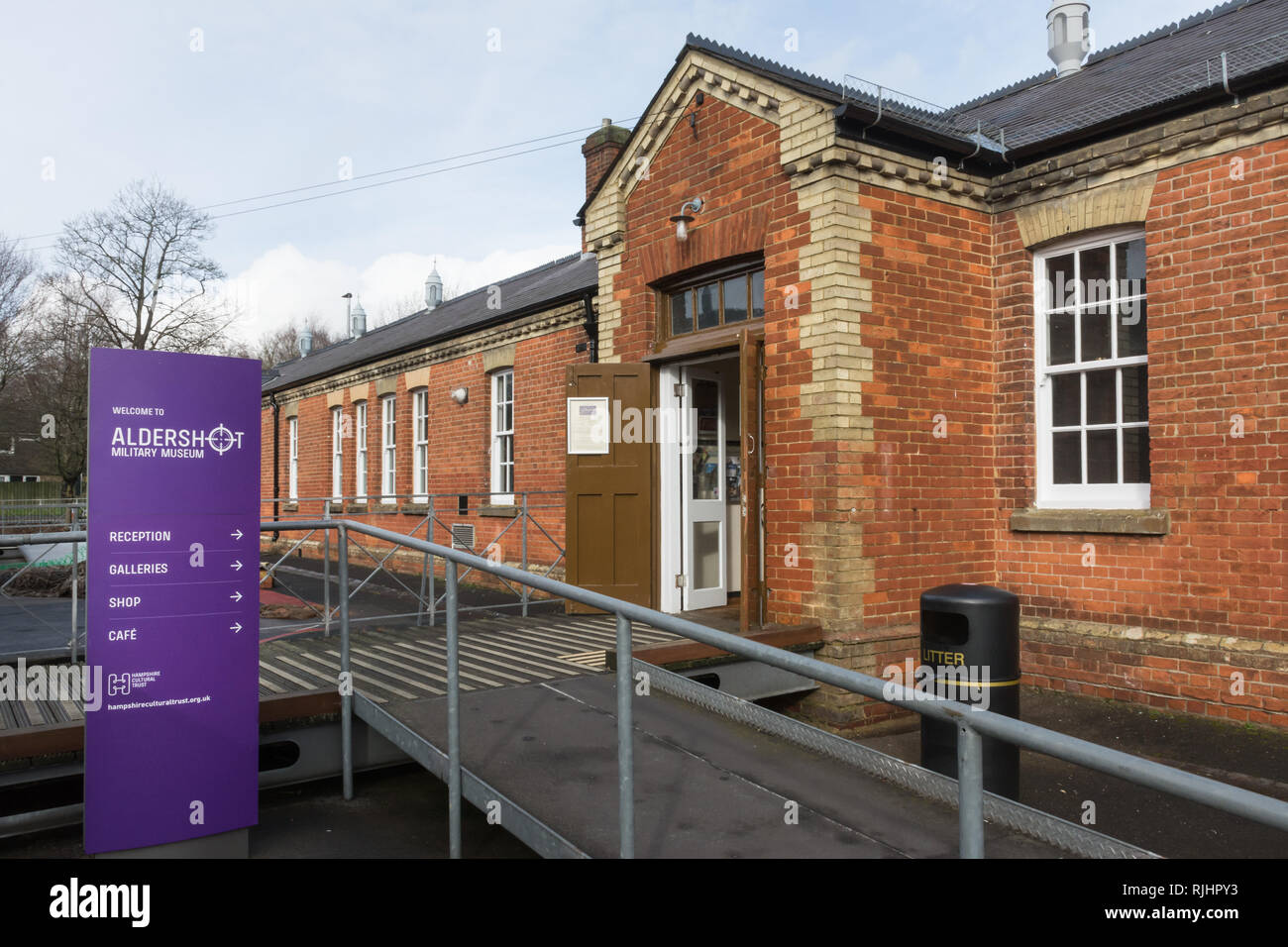 Aldershot Military Museum in Hampshire, Regno Unito. Il museo è ospitato nella sopravvivono solo costruiti in mattoni barrack blocchi a sinistra in città. Foto Stock