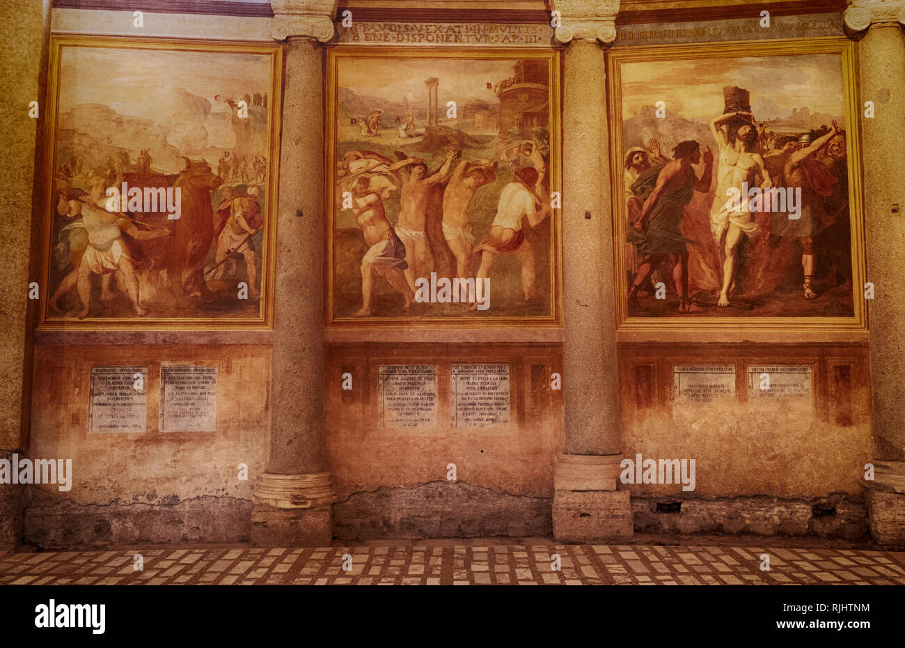 Basilica di Santo Stefano a tutto tondo sul Colle Celio, Basilica di Santo Stefano al Monte Celio, una antica basilica e chiesa titolare in Roma, Italia, affreschi raffiguranti scene del martirio Foto Stock