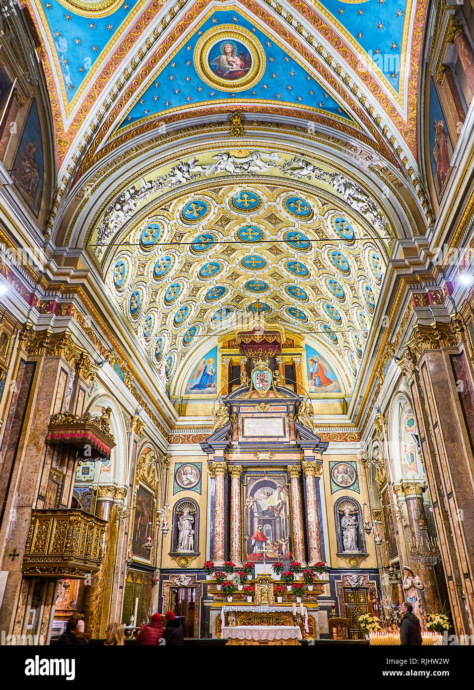 Torino, Italia - Gennaio 1, 2019. Il Presbiterio della Chiesa di San Carlo Borromeo Chiesa. Torino Piemonte, Italia. Foto Stock