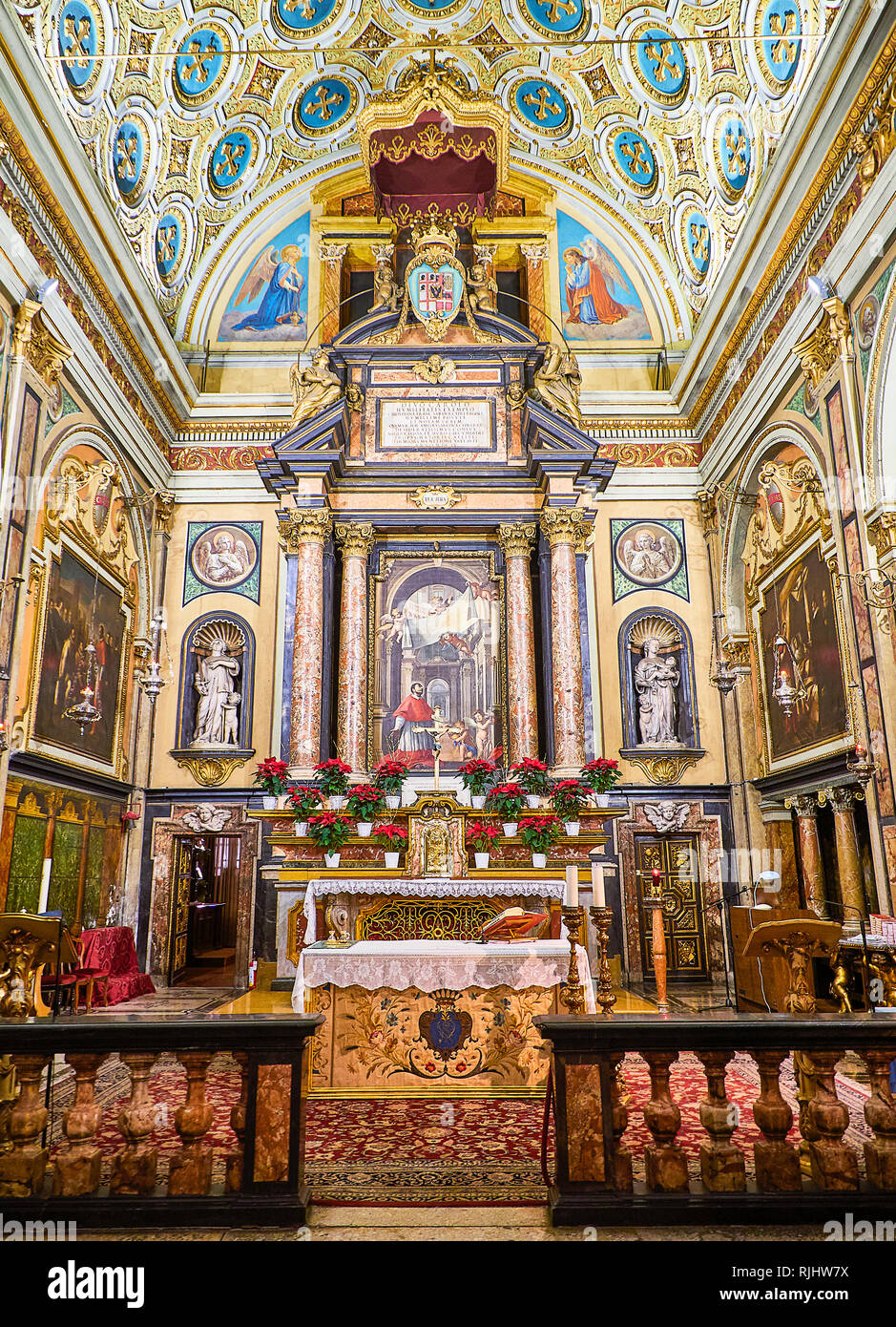 Torino, Italia - Gennaio 1, 2019. Il Presbiterio della Chiesa di San Carlo Borromeo Chiesa. Torino Piemonte, Italia. Foto Stock