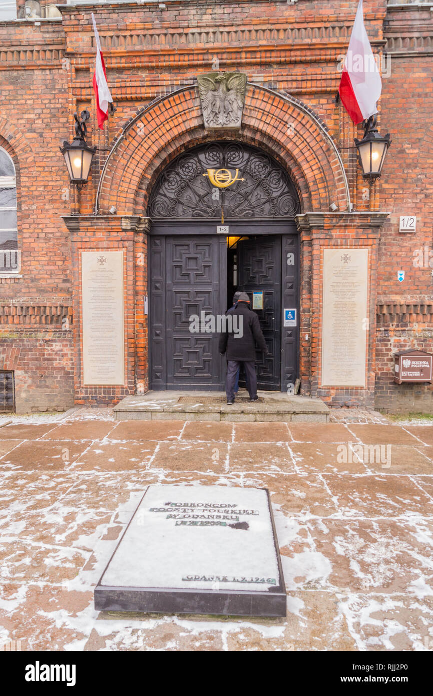 Realista socialista monumento ai difensori della Posta Polacca, 1979, Plac Obrońców Poczty Polskiej, Danzica, Polonia. Post Office Museum Foto Stock